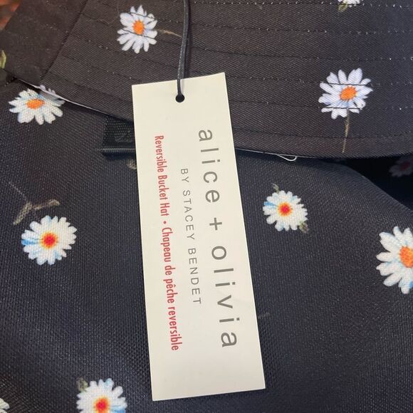 Alice + Olivia Daisy Print Bucket Hat & Duffel Bag Set - Picture 2 of 6